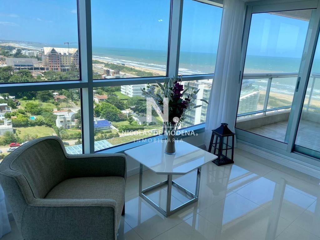 En venta apartamento de 3 dormitorios en Brava,