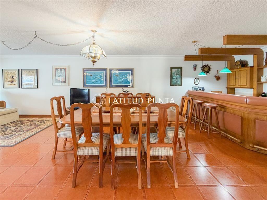 Piso alto en Brava, 3 suites más dependencia