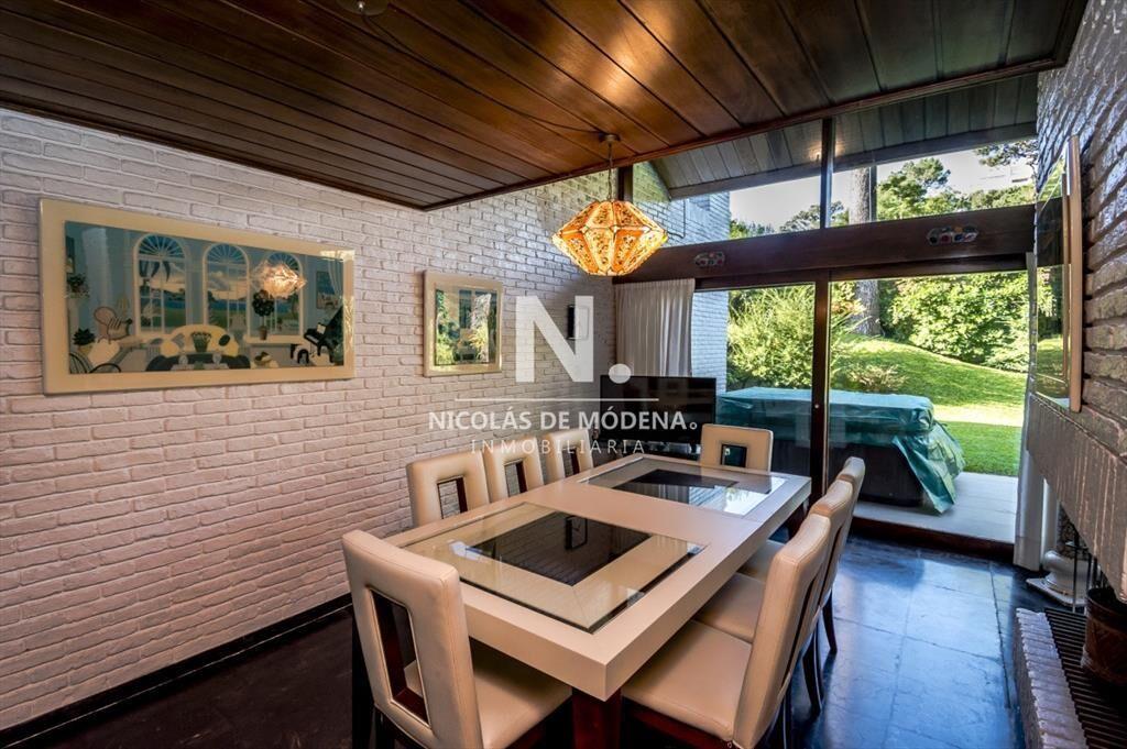 En venta casa de 4 dormitorios en suite en Punta