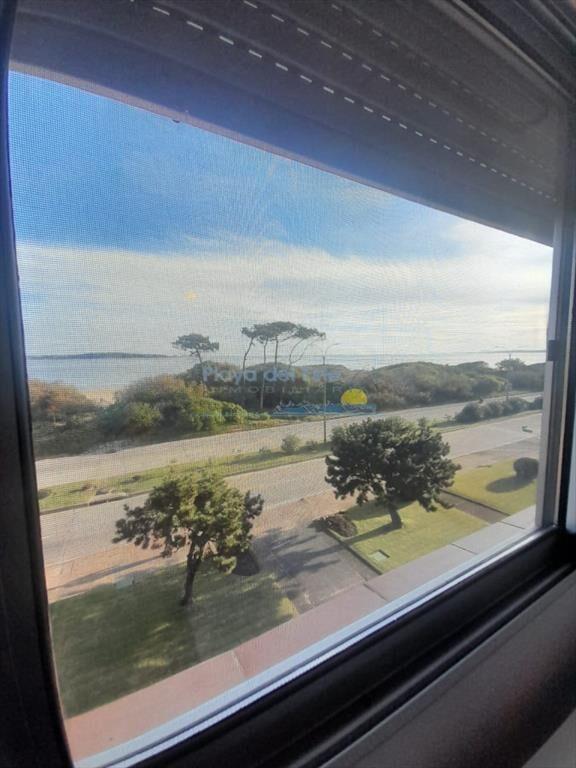 Apartamento en venta de 3 dormitorios en playa al
