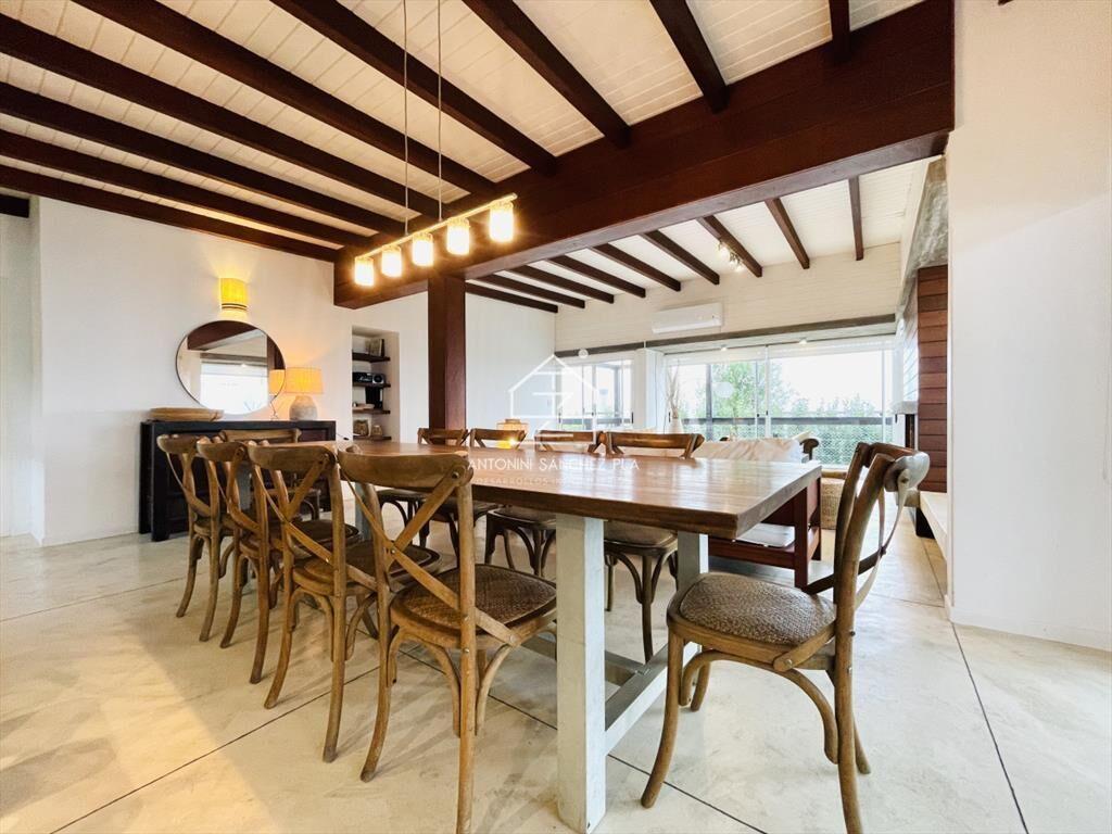 Excelente Casa de 5 Dormitorios en Alquiler, Manantiales, L
