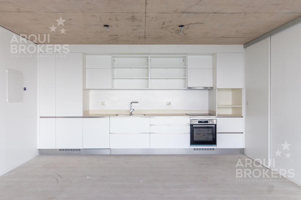 Apartamento de un dormitorio en venta en Puerto Buceo con