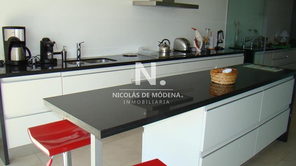 Vende apartamento de 4 dormitorios en suite, con vista espe