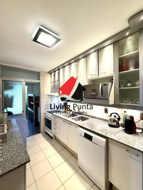 Apartamento en venta playa Mansa de 4 dormitorios