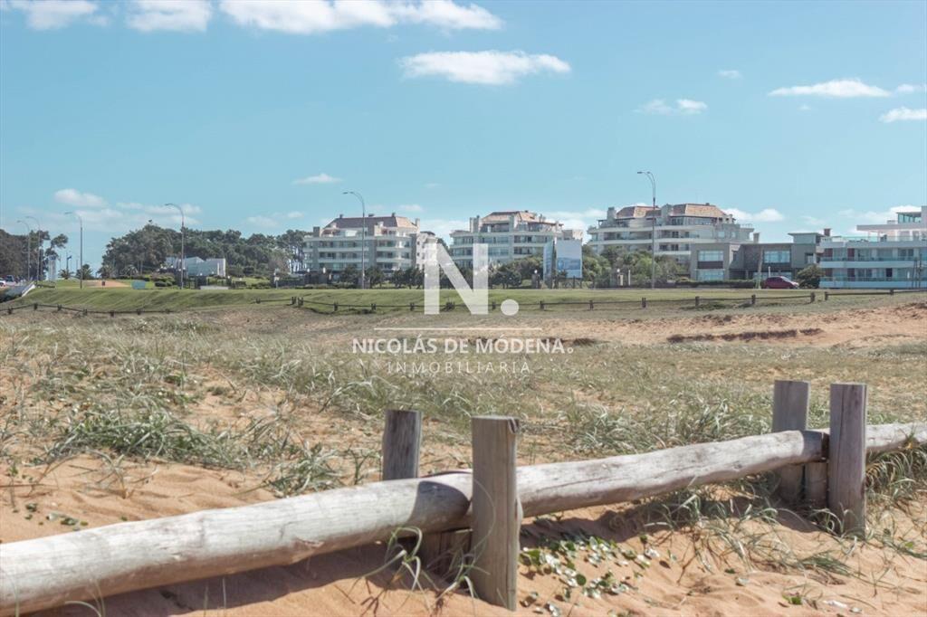 Espectacular Penthouse en venta frente al mar - -