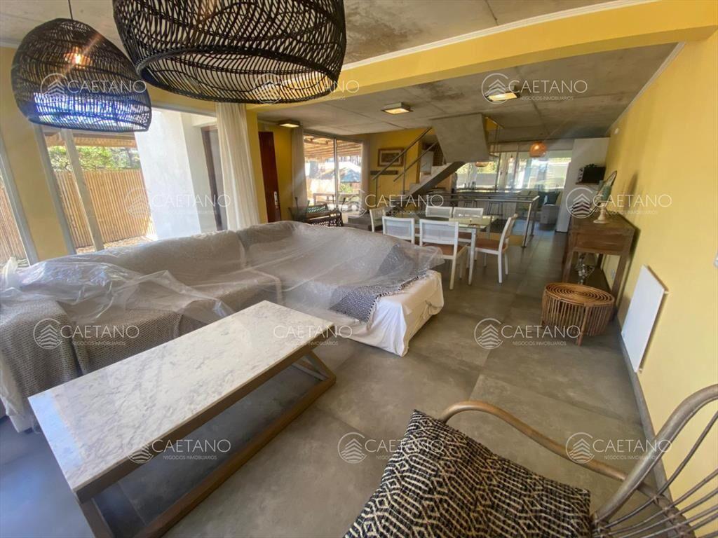 Casa en Montoya, La barra
