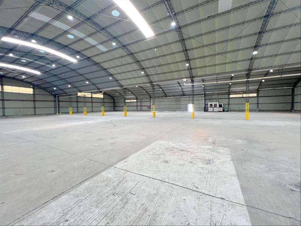 Polo logístico local industrial depósitos 3500m2