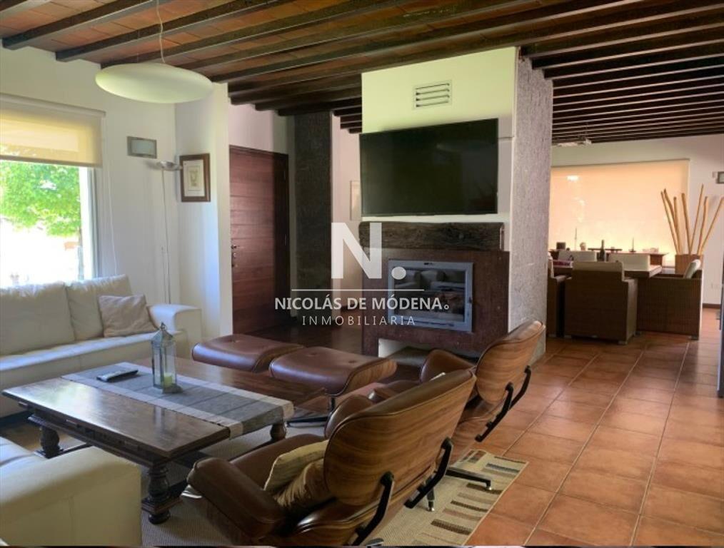 Gran casa en venta en Barrio Privado La Arbolada