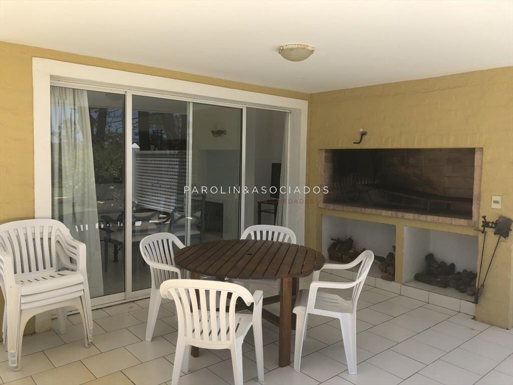 Apartamento en venta de 2 dormitorios + en Punta