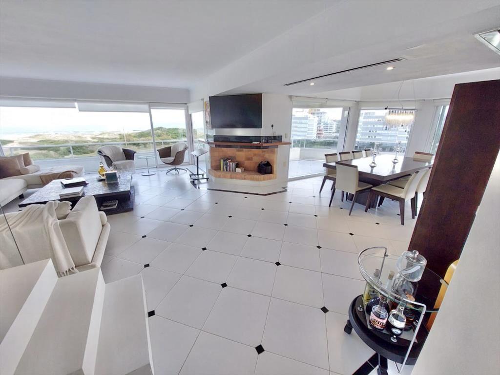 VENTA APARTAMENTO 6 DORMITORIOS - AGUAS AZULES
