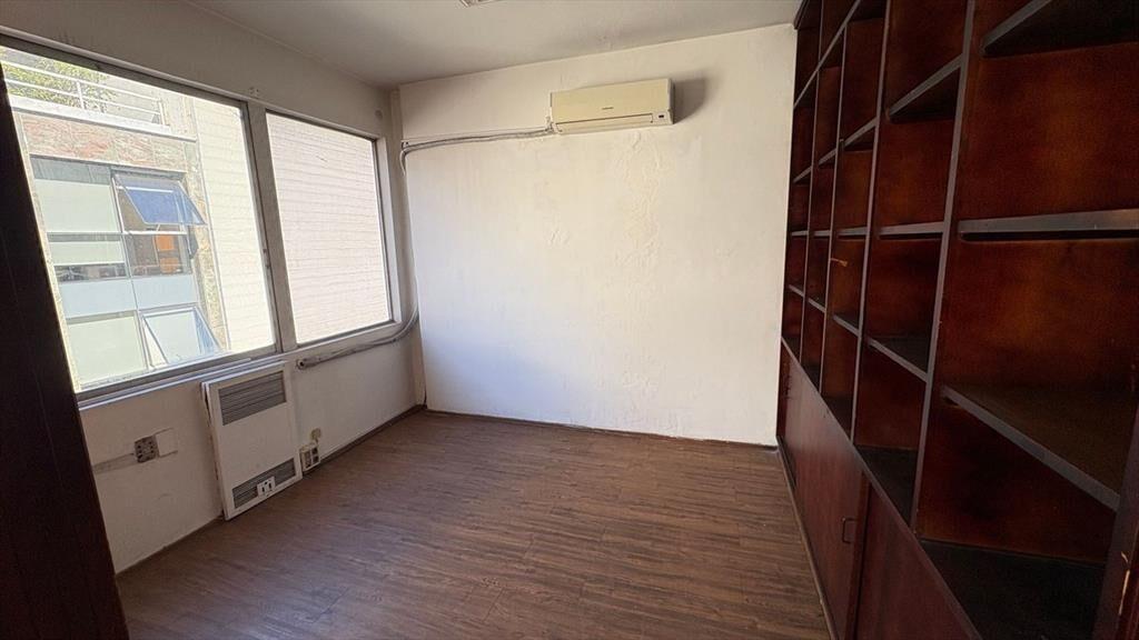 ALQUILO OFICINA CIUDAD VIEJA CON GARAGE