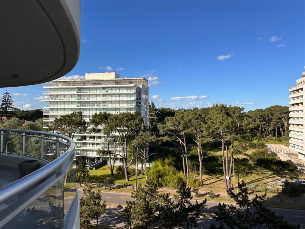Hermoso apartamento en venta de 3 dormitorios y