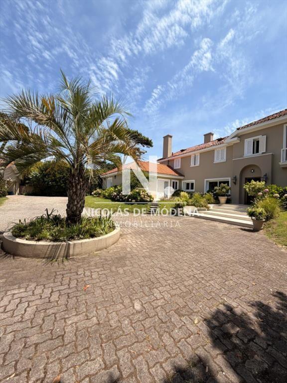 Casa en Venta de 5 dormitorios en el Golf , Punta del este