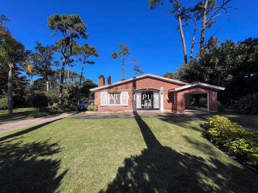 Casa entre Roosevelt y la mansa a la venta.
