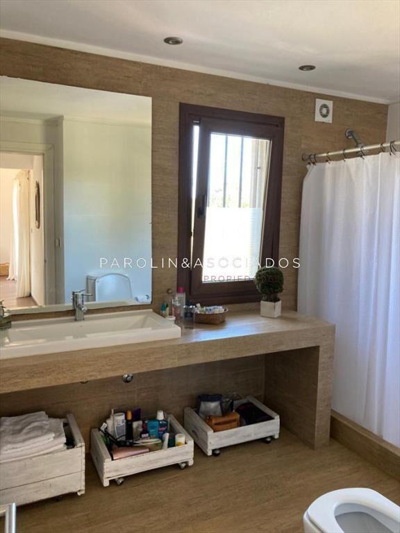 Casa en venta de 4 dormitorios en La Barra, Punta del Este.