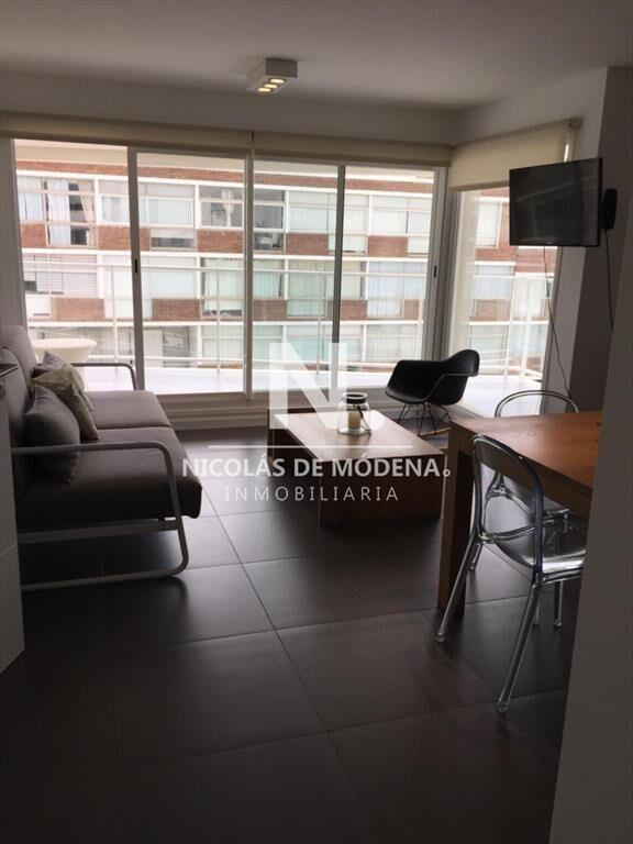 Apartamento de 2 dormitorios en venta en a metros