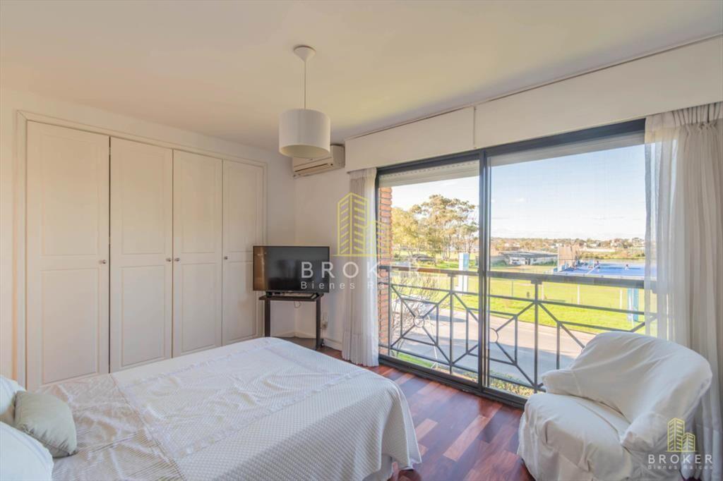 Alquiler apartamento 2 dormitorios y servicio en Carrasco a