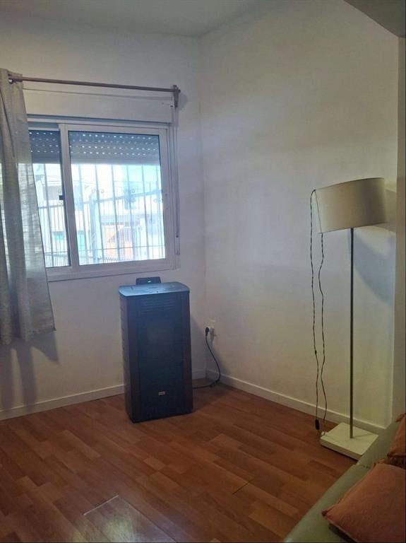 Venta de apartamento tipo casa, 2 dorm, patio, jardín, coch