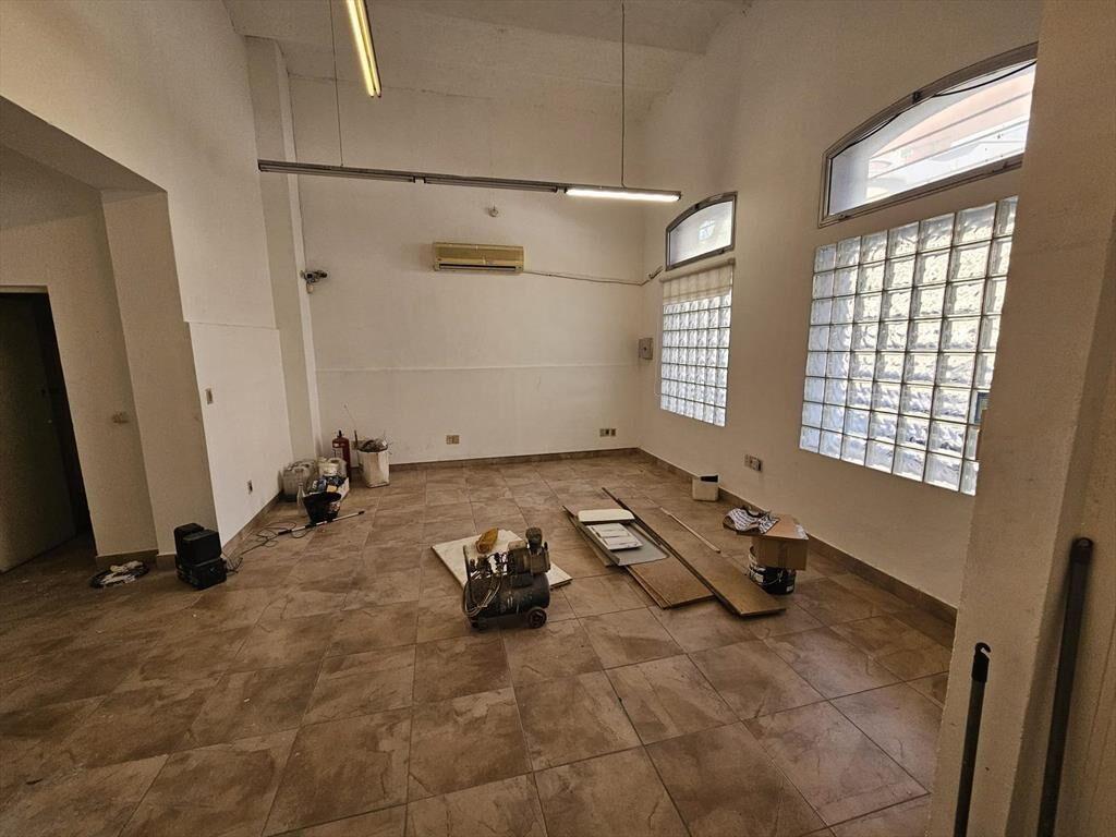 Paysandu y Vazquez, entrada camionetas, 3 plantas, 531 m2 !