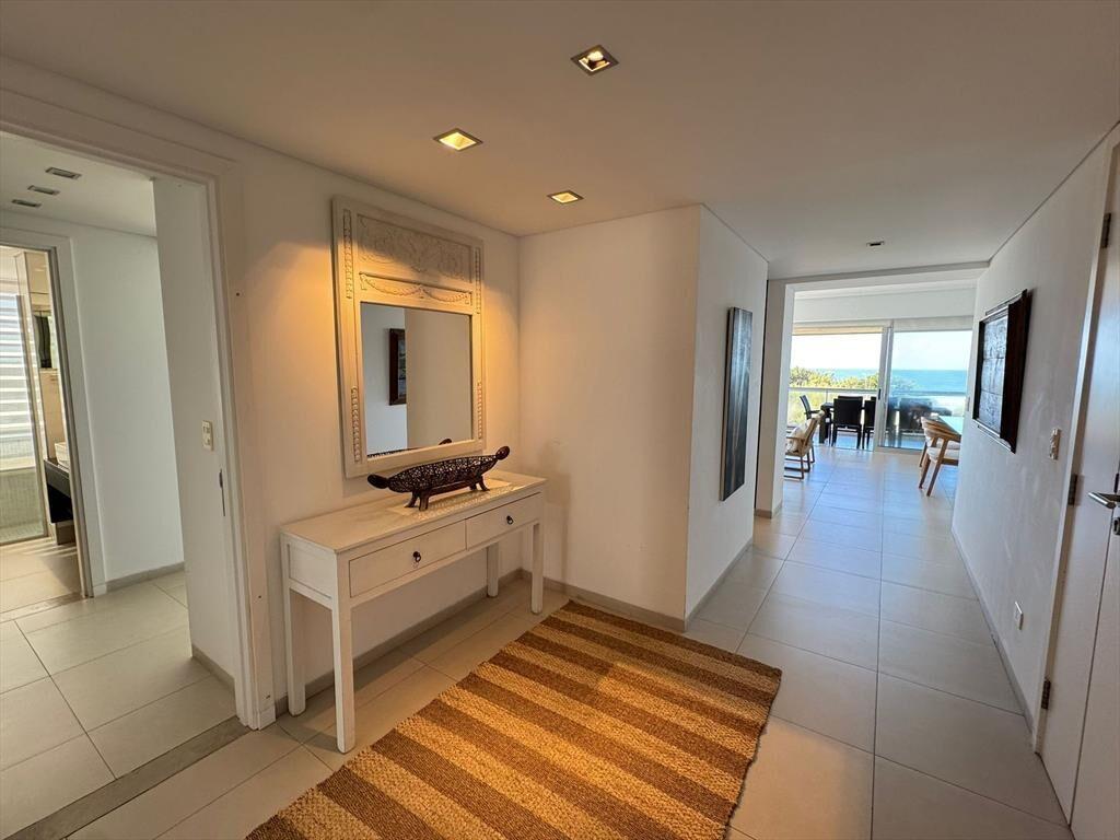 Venta Brava 28 4 suites, vista al mar amenities.