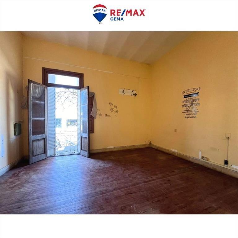 Casa con local comercial en plena Av. España