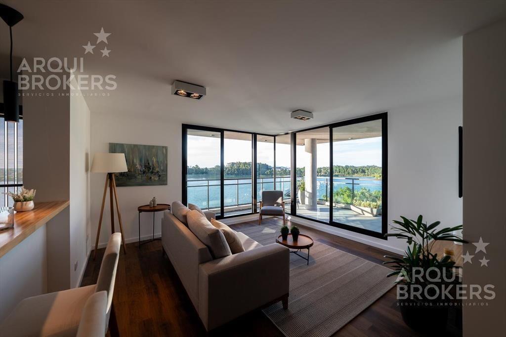 Apartamento de dos dormitorios en venta en Parque Carrasco