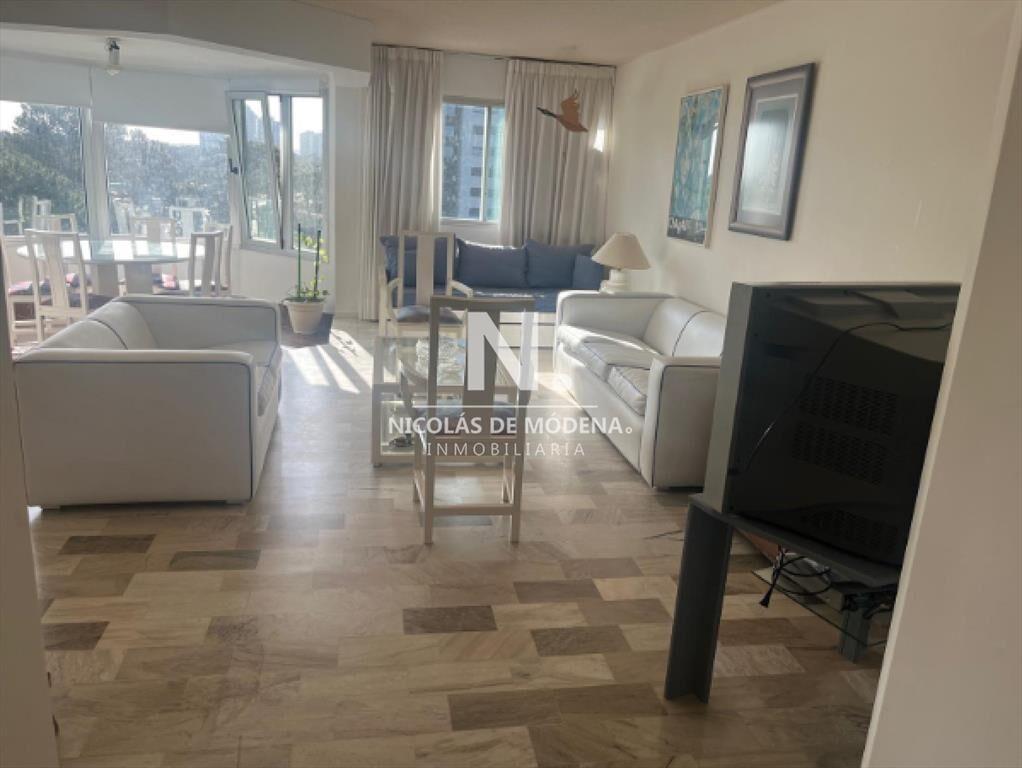 En venta apartamento de 3 dormitorios, con vista