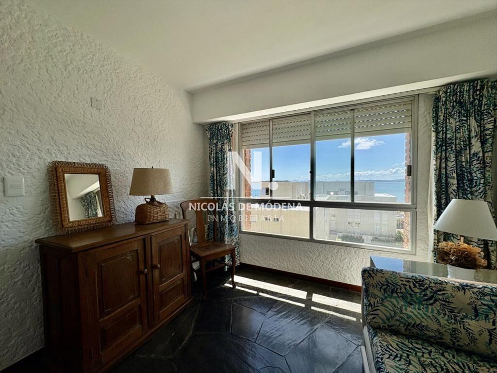 En venta apartamento de 4 dormitorios con vista
