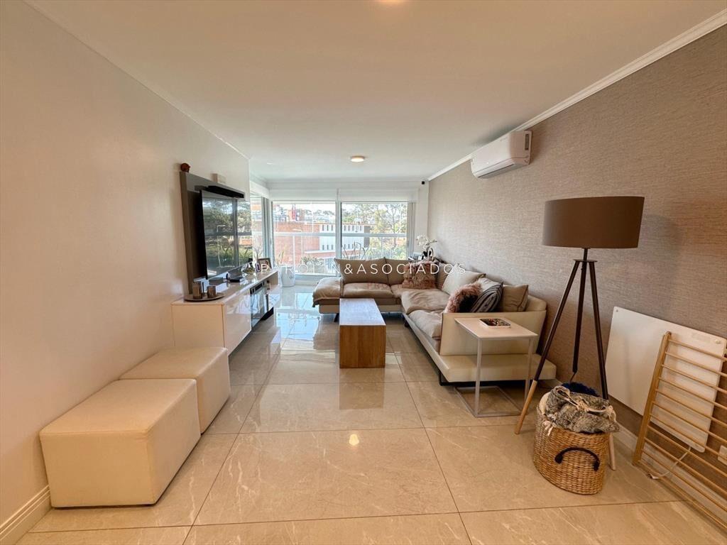 Apartamento en venta de 2 dormitorios en edificio