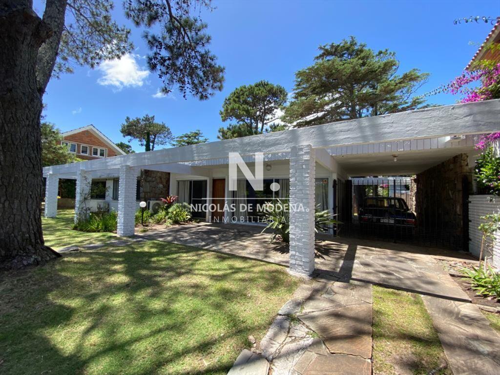 Alquila chalet de 4 dormitorios En zona residencial a metro