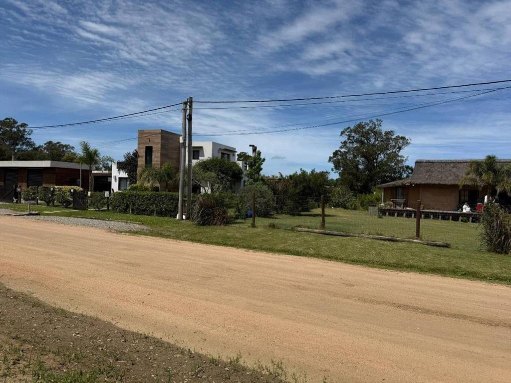 TERRENO EN LAS GRUTAS DE 1021 M2