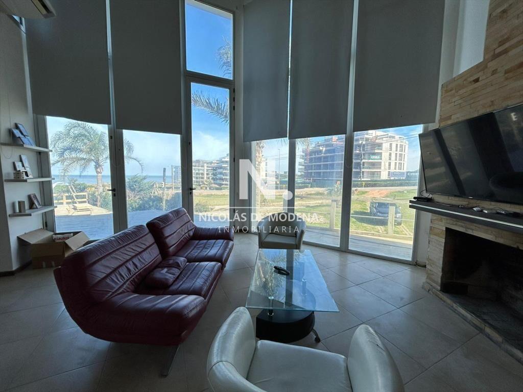 Vende casa tipo cabaña de 3 dormitorios en el