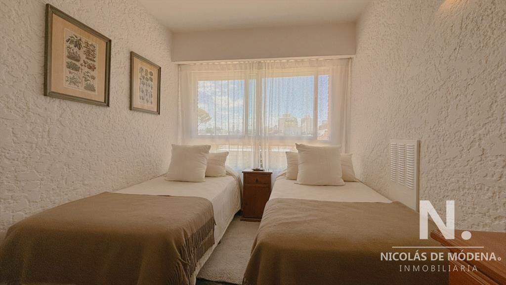 Departamento en venta esquinero con vista al mar