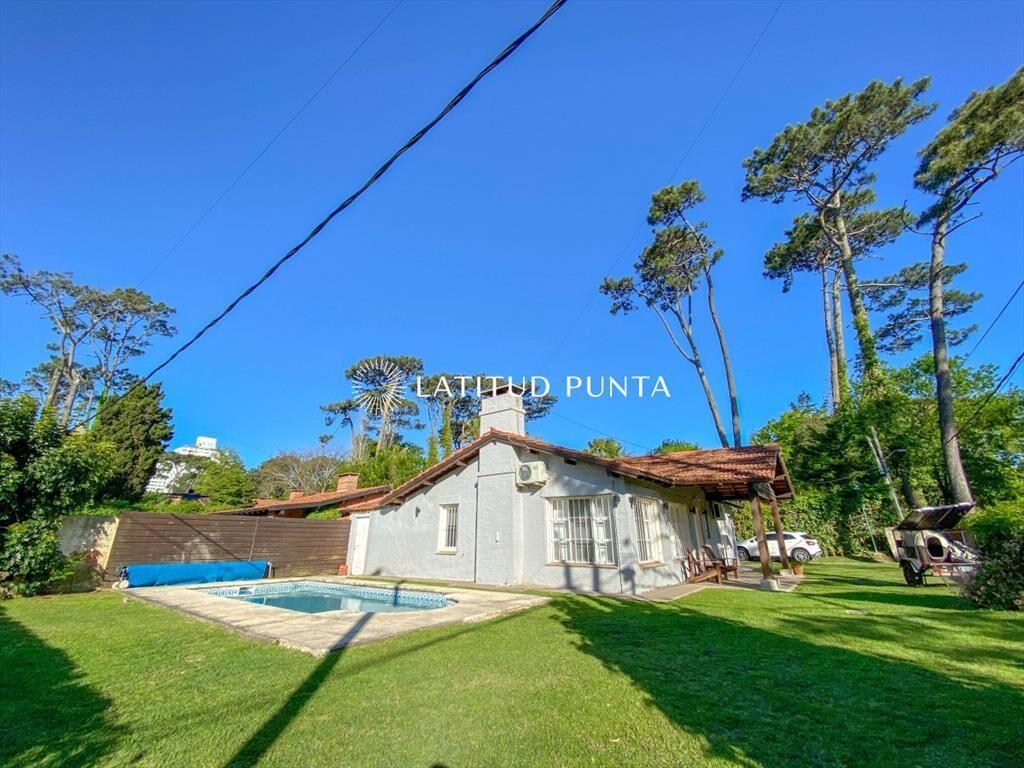Mansa, casa con piscina climatizada