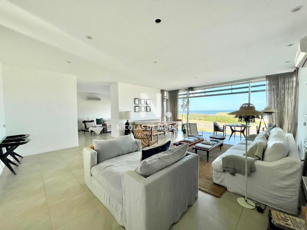 Apartamento en Alquiler Playa Brava Primera Fila