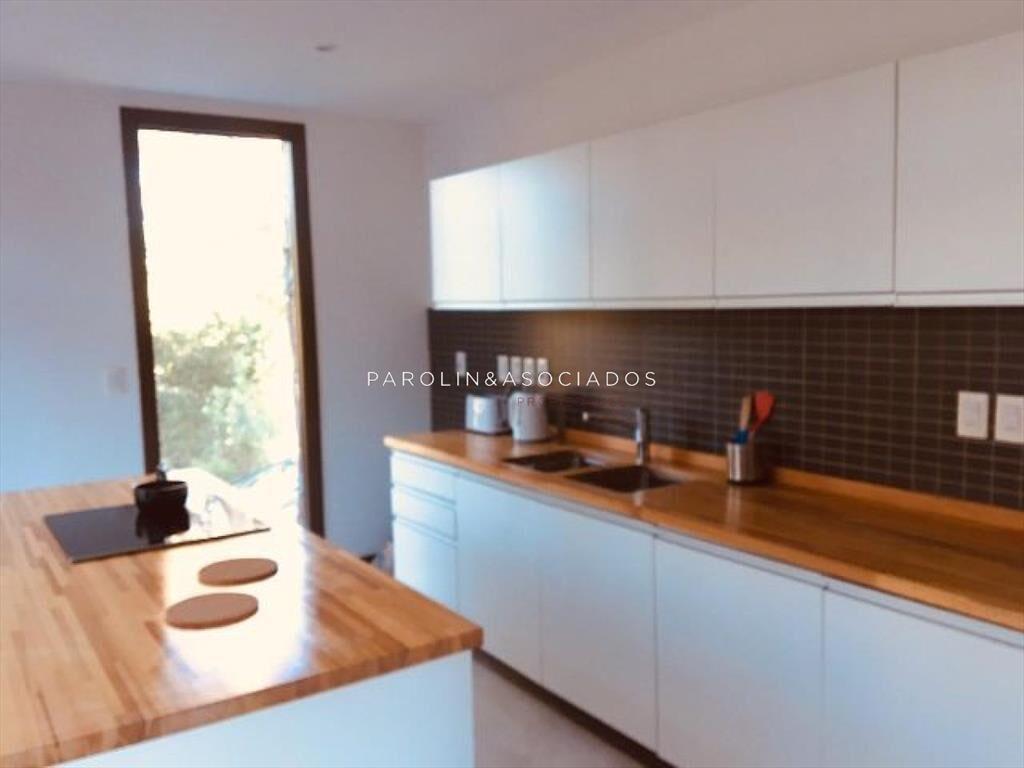 MUY LINDA CASA A METROS DEL MAR!!