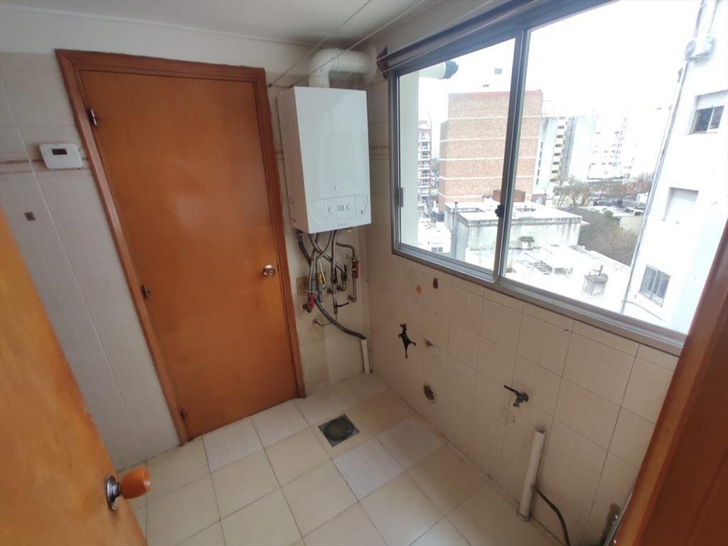 Apartamento en venta 3 dormitorios y servicio sobre Echevar