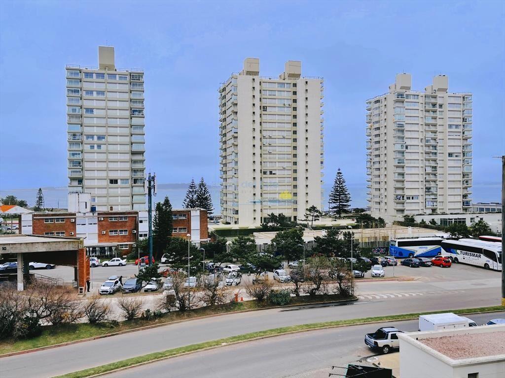 Excelente Apartamento de 2 Dormitorios Frente a