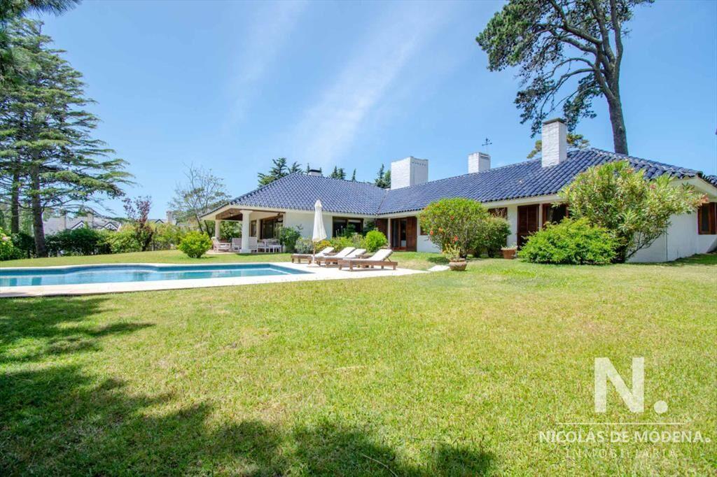 Casa en Venta Barrio Golf Punta del Este de Seis Dormitorio