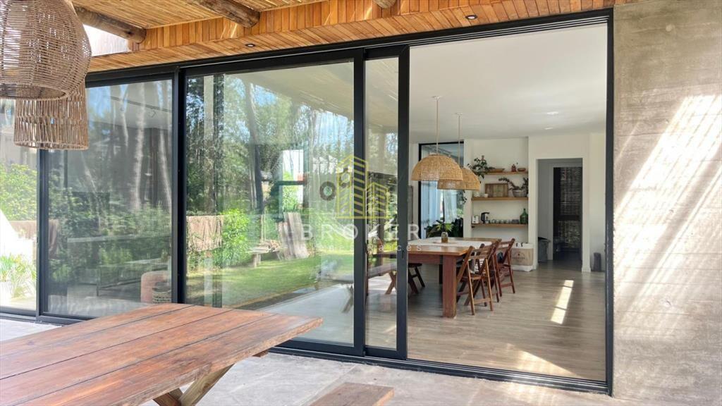 Alquiler de muy linda casa de diseño en Montoya