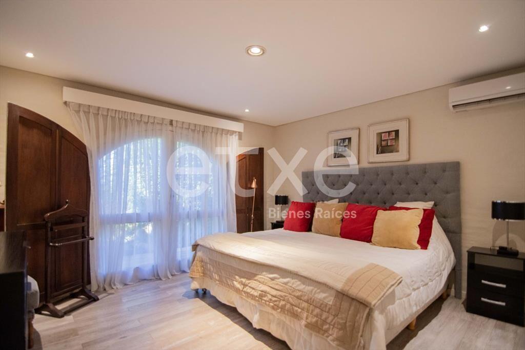 Casa en Venta en Lomas de la Tahona...