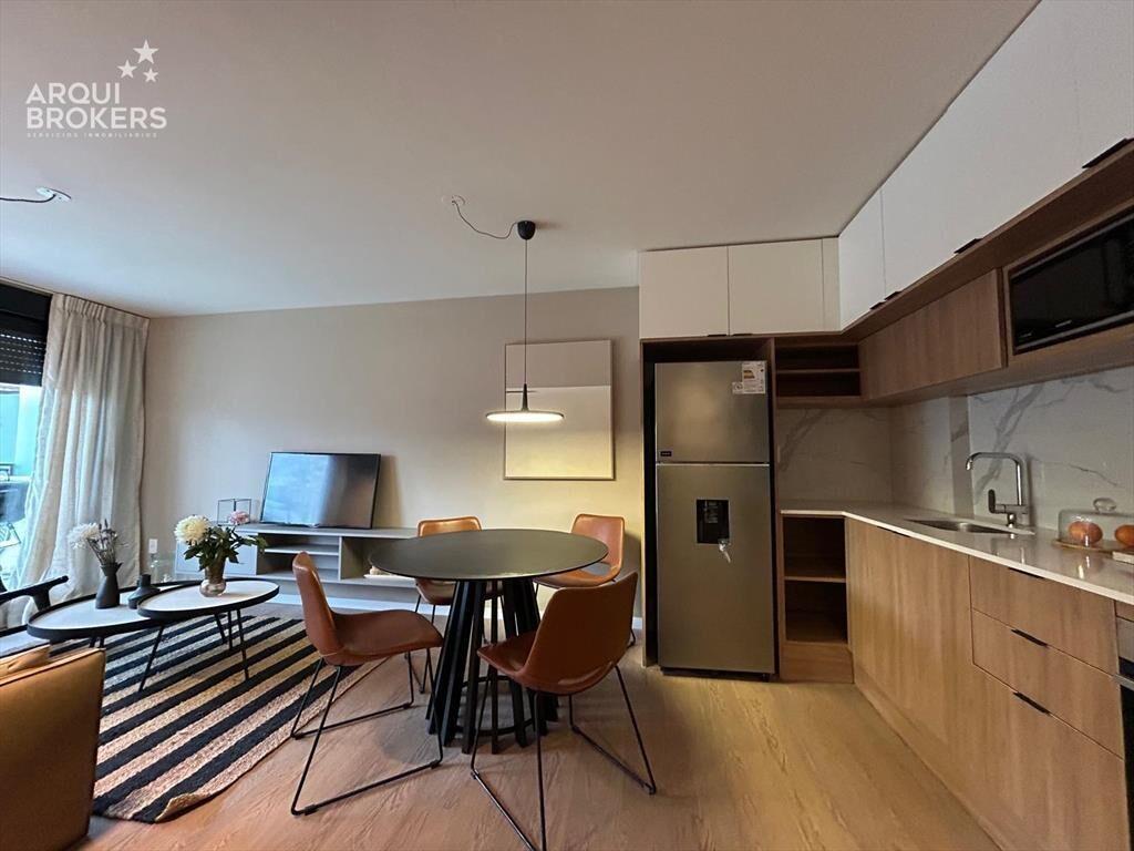 Apartamento penthouse de dos dormitorios en venta en Buceo