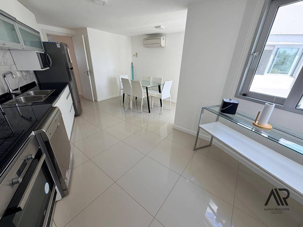Apartamento en alquiler anual c/ cochera en Pinares
