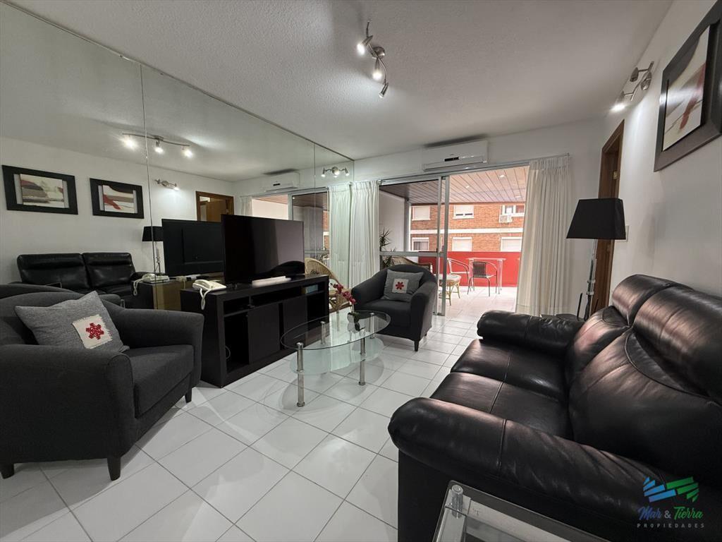 En venta apartamento 2 dormitorios con cochera,