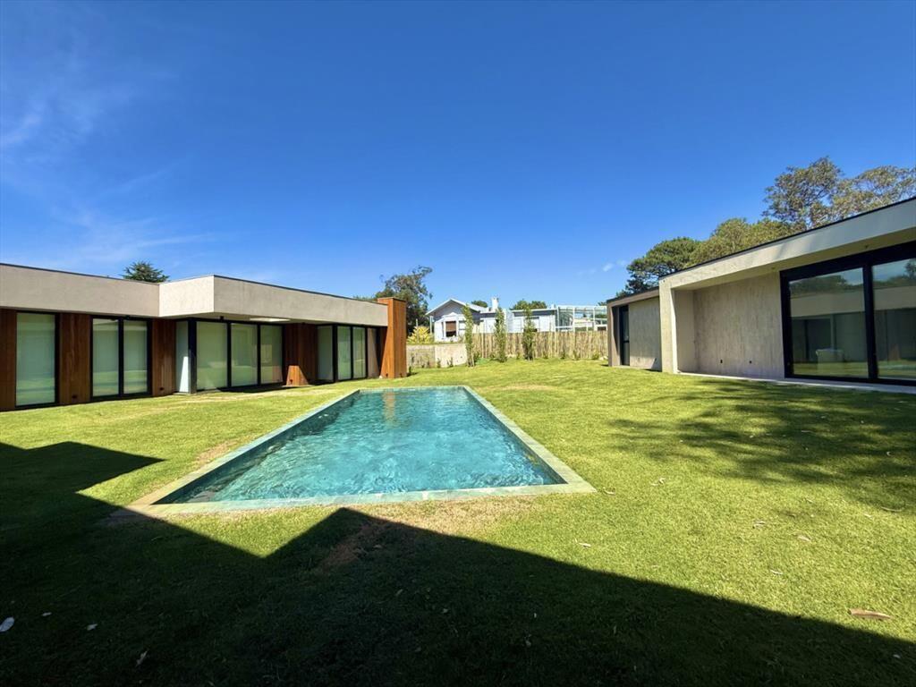 Residencia a estrenar en venta Barrio Lugano -