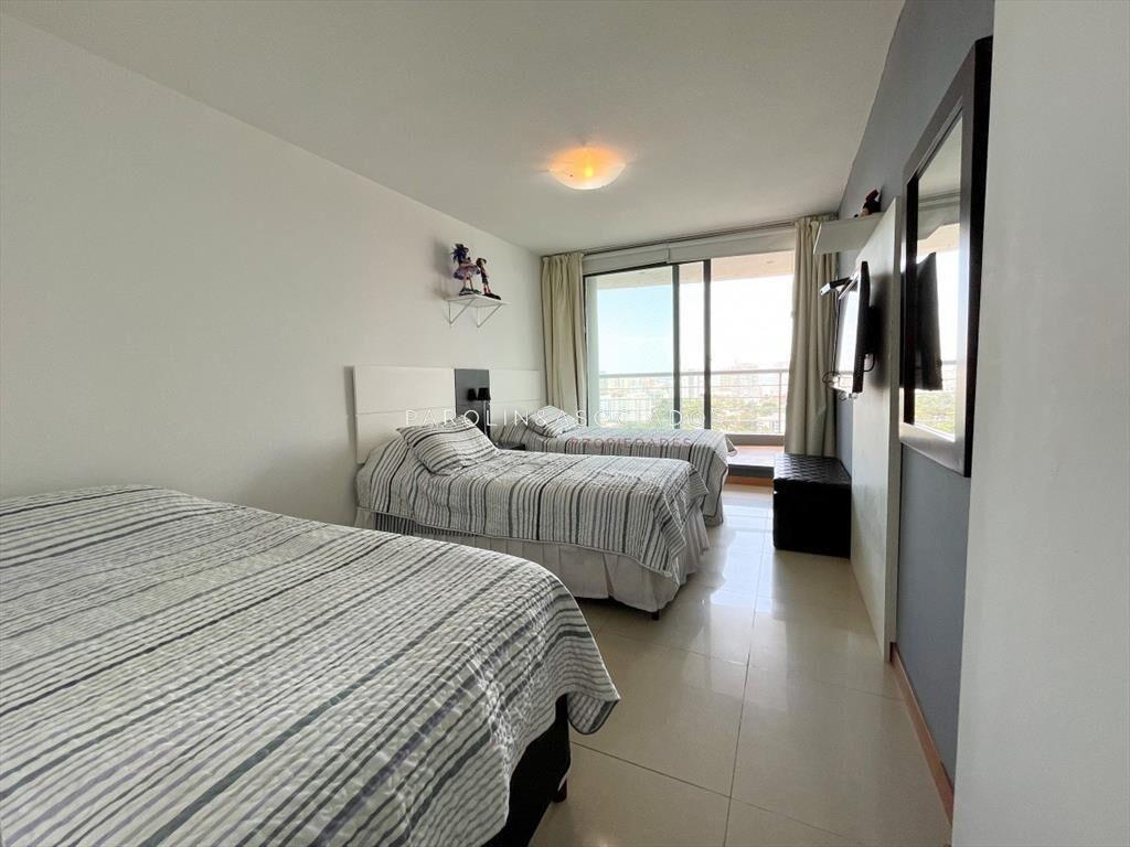 Amplio penthouse en torre 360, Punta del Este.