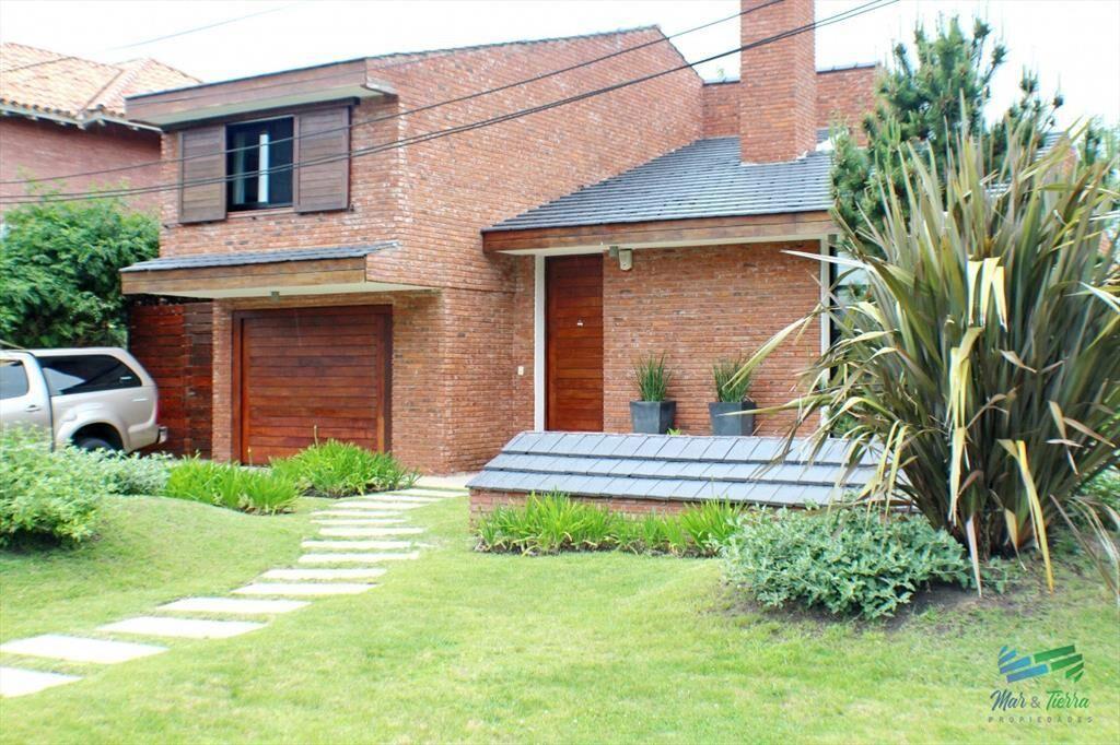 En alquiler!! Moderna casa ubicada a 1 cuadra el