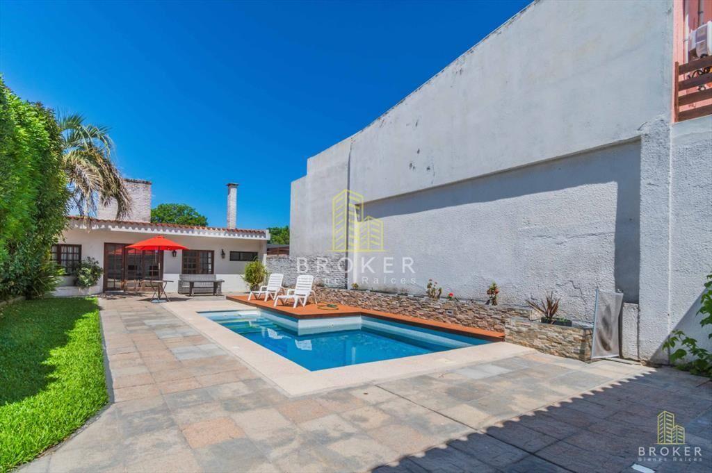 venta casa 3 dormitorios mas servicio y piscina