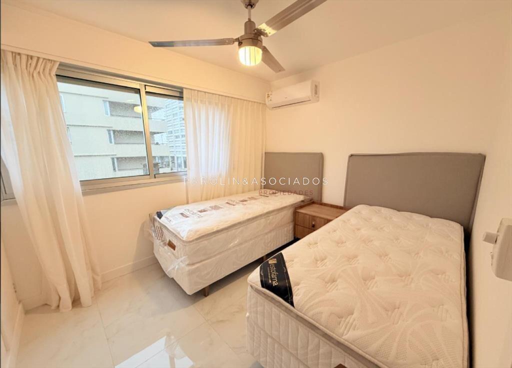 Apartamento en venta de 3 dormitorios en edificio