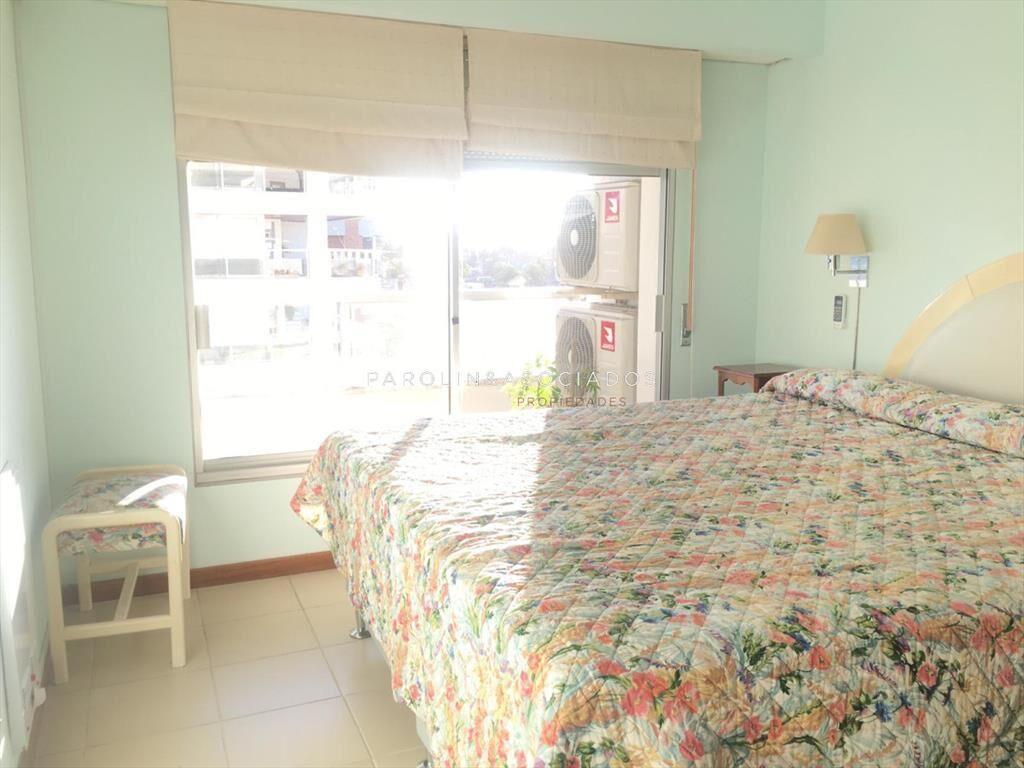 Apartamento en venta con vista al puerto